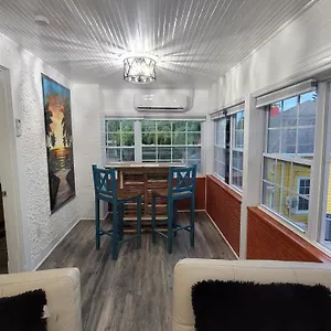 Apartment Lovely Unit With Free Parking On Premises, Clearwater