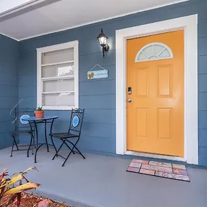 Holiday home Forever Summer - Entire House! With King Bed!, Clearwater